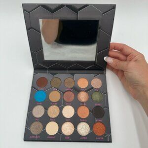 Beebeauty London BARBARELLA Eyeshadow Palette 20 Shades Full Size